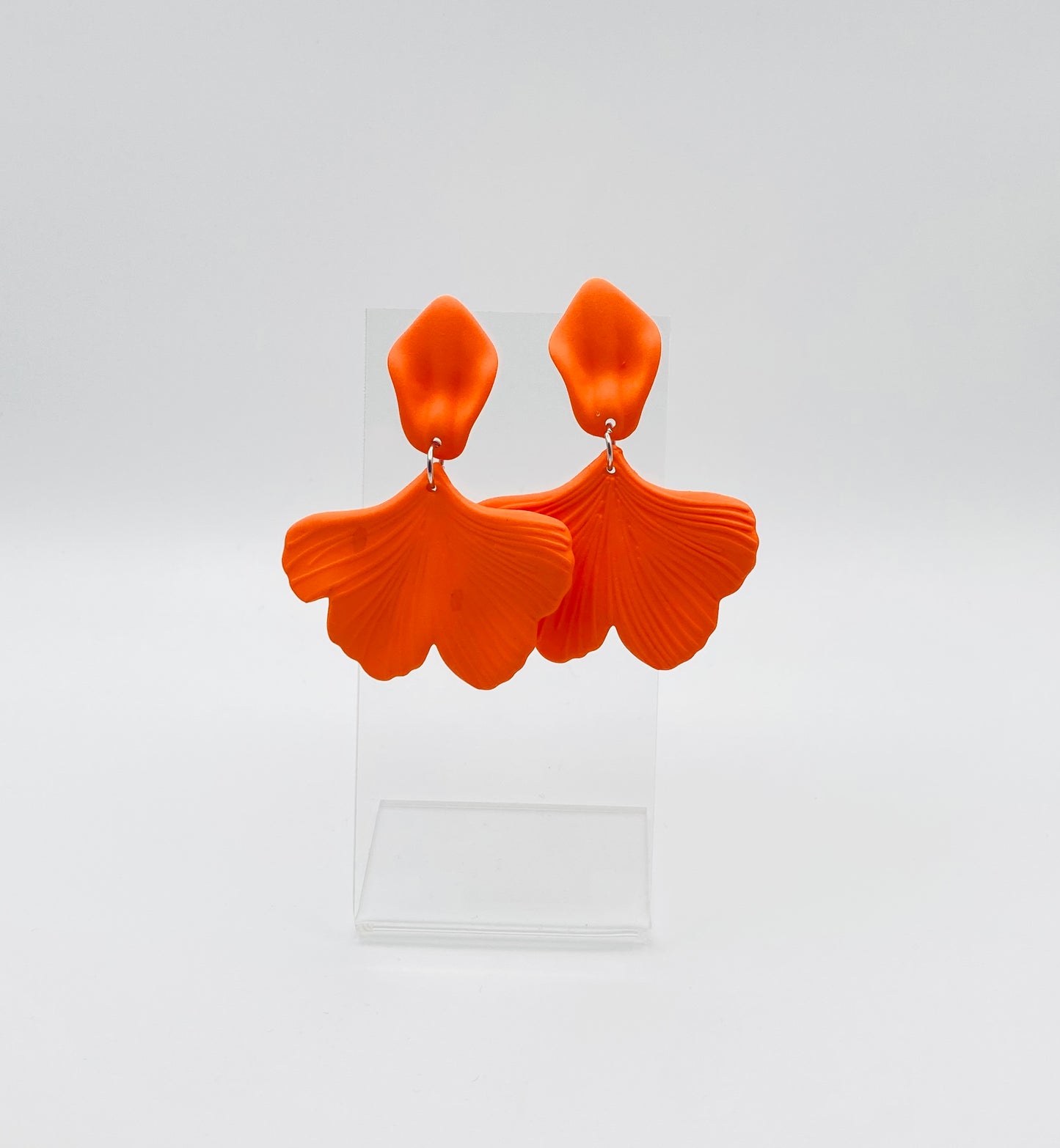 E115